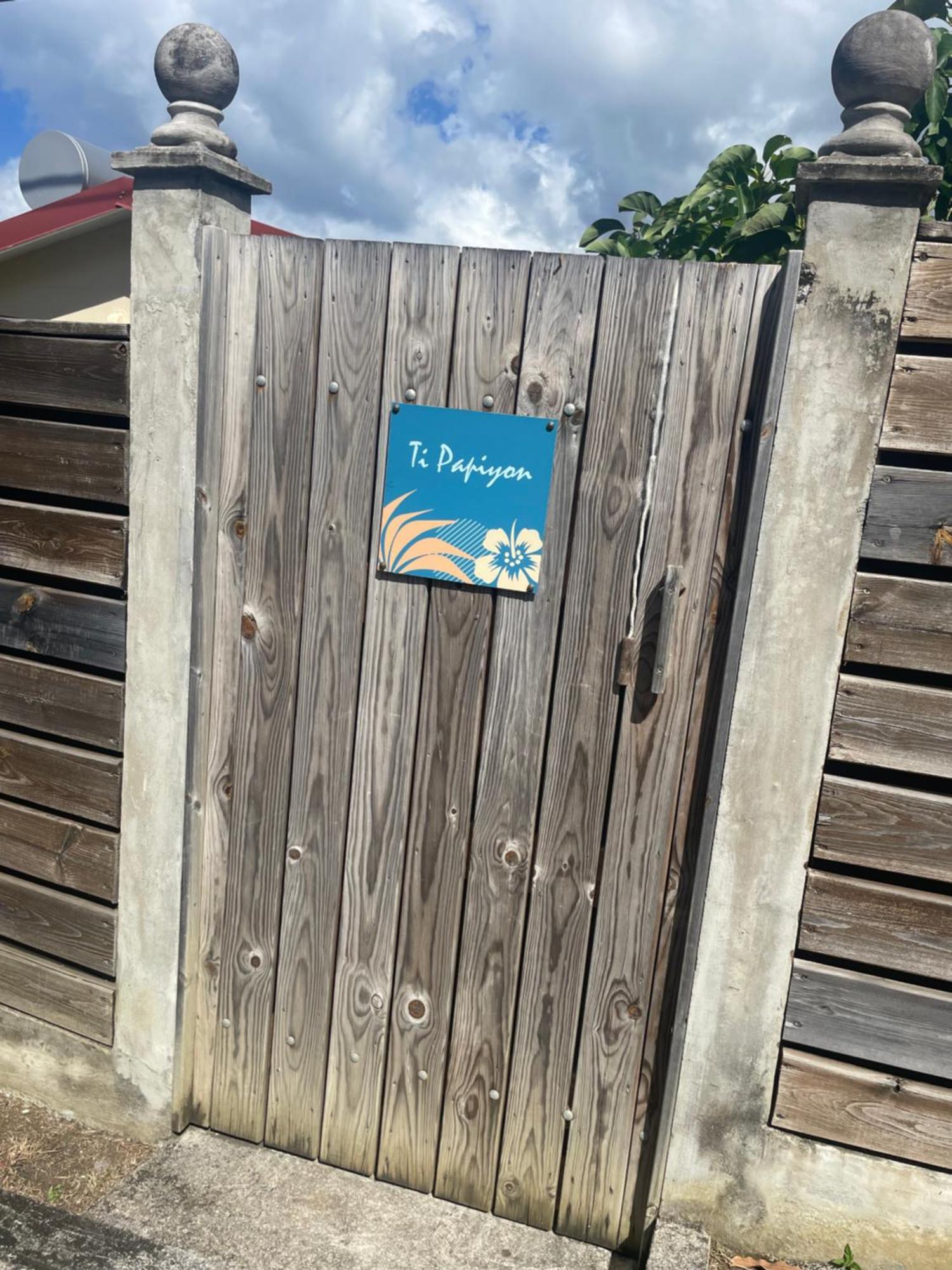 Gite Ti Papiyon Bouillante Exteriör bild